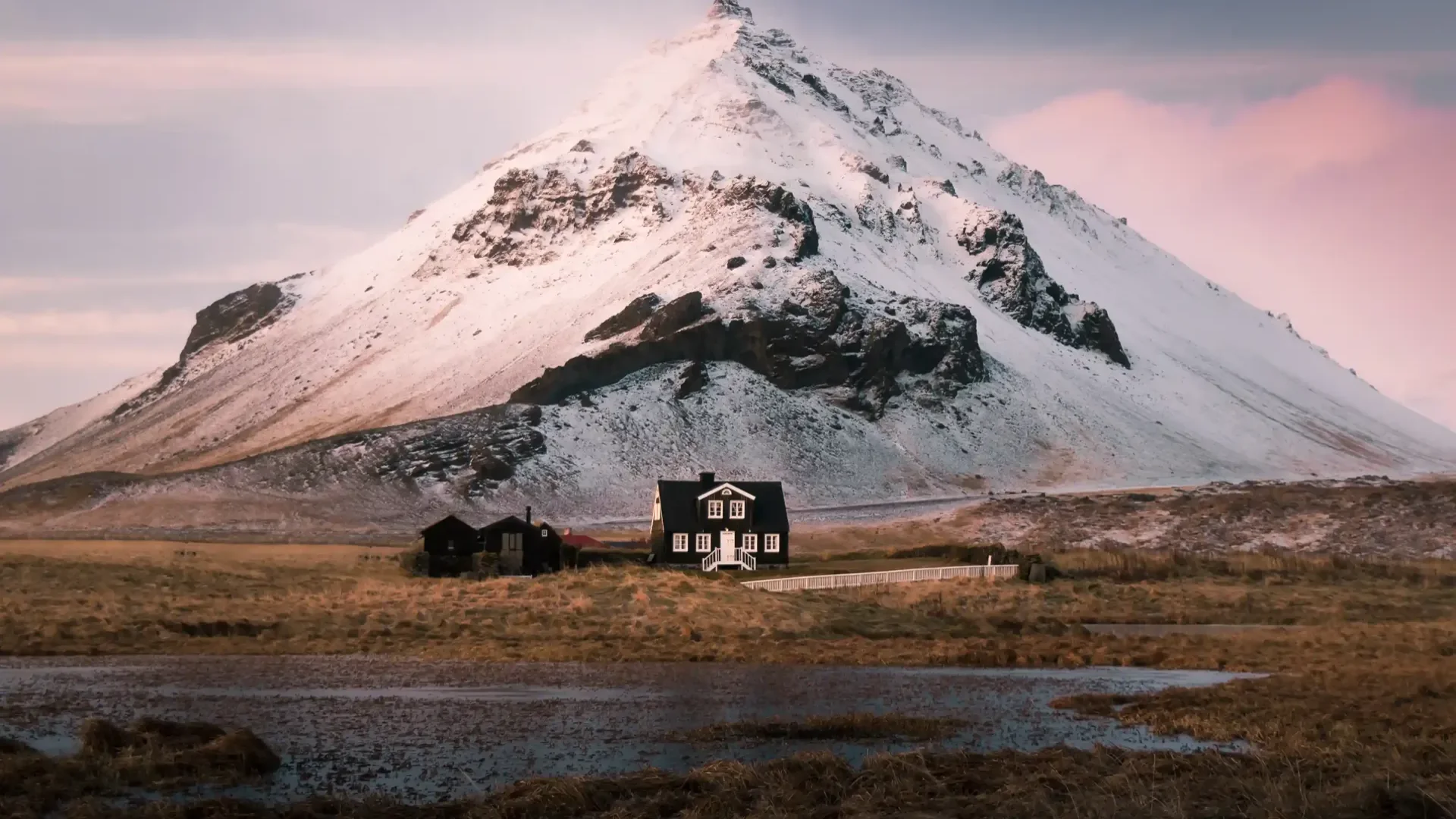 Arnarstapi Coastal Walk → Búðakirkja Black Church